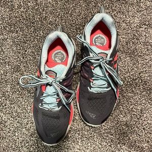 Brooks Cascadia size 8